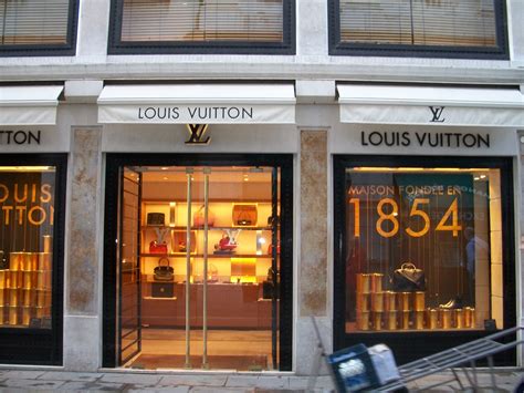 louis vuitton napoli foto|louis vuitton italy.